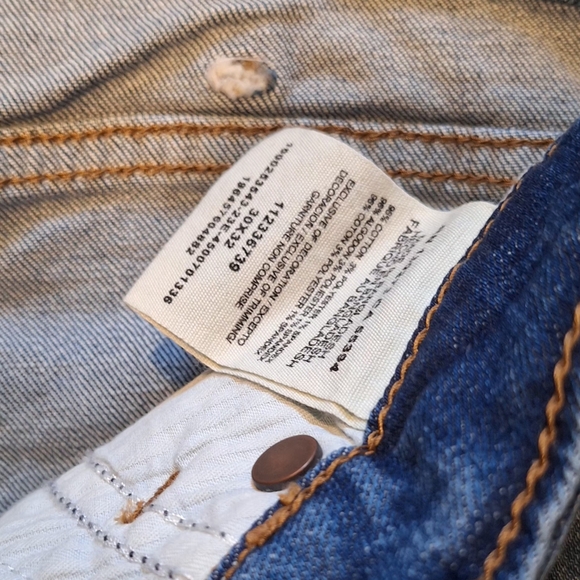 Wrangler Women's High Rise  Flare Jeans ☆Size 30x32☆ - Picture 3 of 6